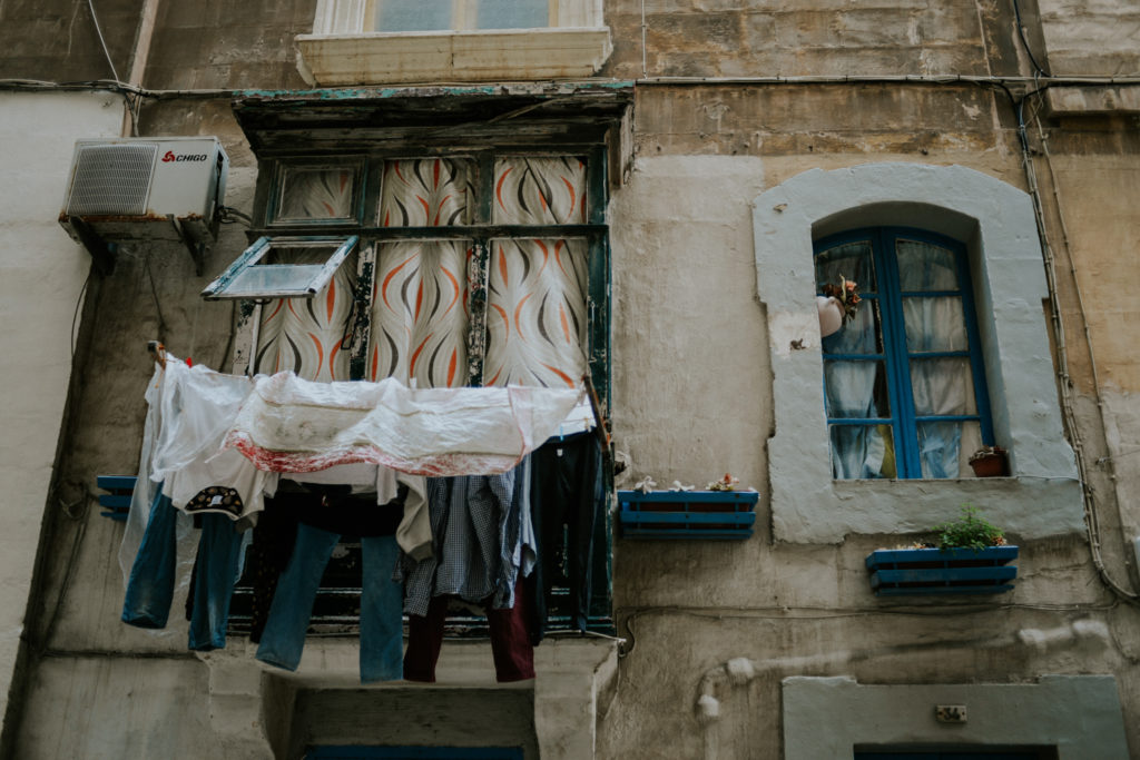 Linge qui sèche à une fenêtre - Malte
