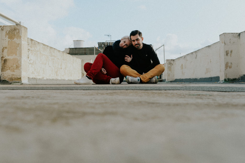 Couple sur une terrasse