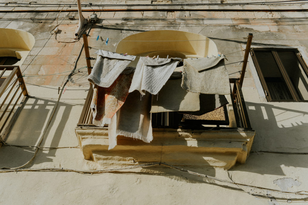 Linge qui sèche sur une fenêtre - Marsaxlokk