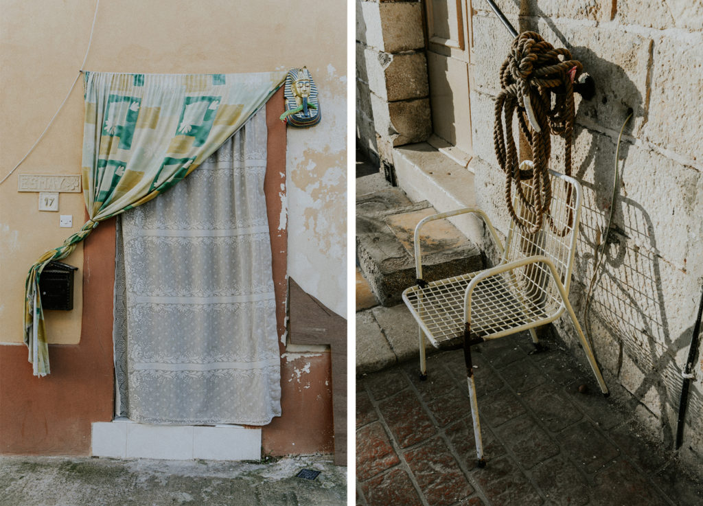 Porte avec rideau - Chaise et corde de pêcheur - Marsaxlokk