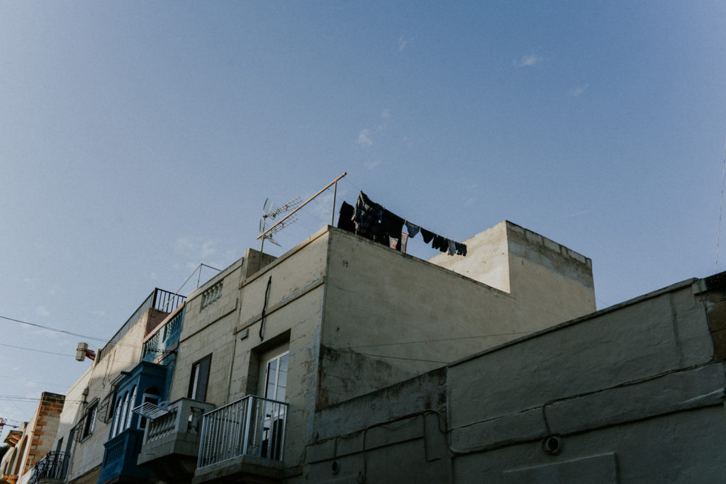 Toit avec linge en train de sécher - Marsaxlokk