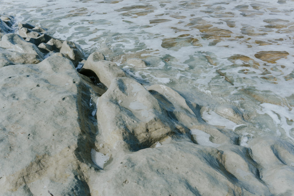 Roche lissée par la mer