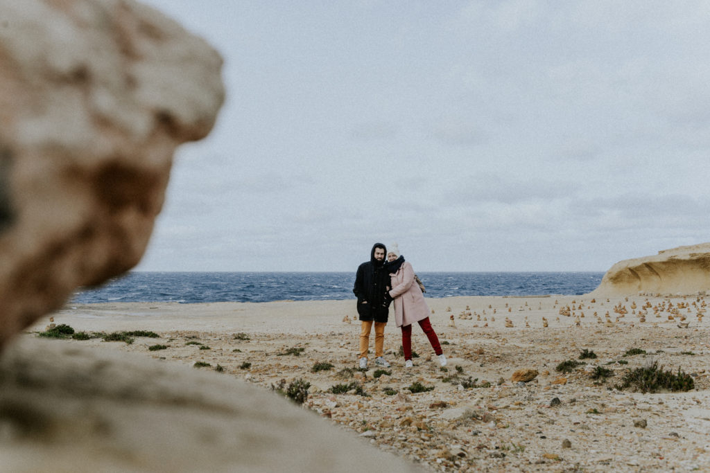 Couple au bord de la mer - Gozo