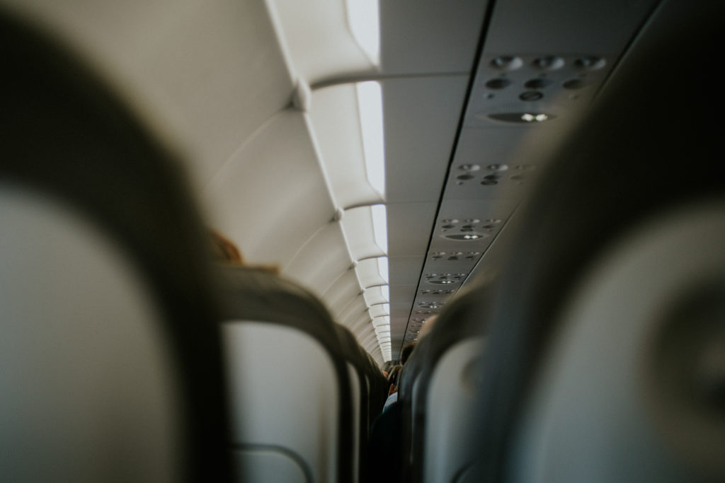 Intérieur d'un avion - perspective des sièges